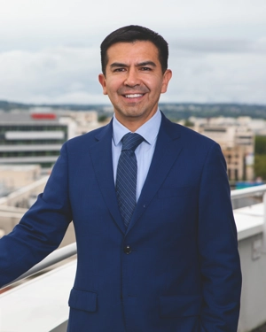 Eduardo Cevallos,| Directeur Financier